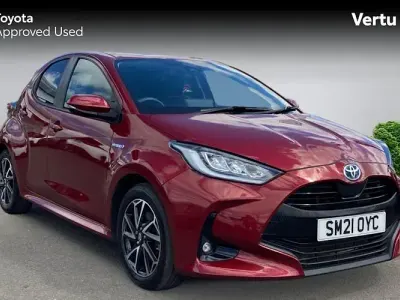 Usado Toyota Yaris Hybrid Design 116 CV (85 kW) 2026 Utilitario