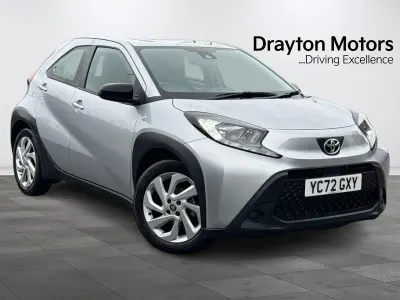 Używany Toyota Aygo X PURE 72 KM (52 kW) 2022 Srebrny SUV
