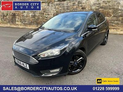 Begagnad Ford Focus Zetec 120 HK (88 kW) 2016 Svart Halvkombi