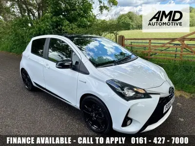 Used Toyota Yaris Hybrid Sport 100 HP (73 kW) 2019 White Hatchback