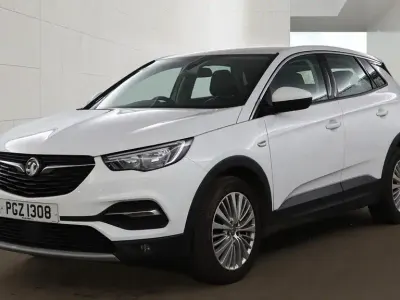 Used Vauxhall Grandland X Business Edition 130 HP (95 kW) 2019 White SUV