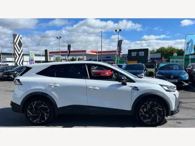 Używany Renault Symbioz Iconic Esprit Alpine 143 KM (105 kW) 2025 Biały SUV
