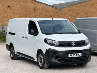 Used Vauxhall Vivaro 150 HP (110 kW) 2025 White MPV