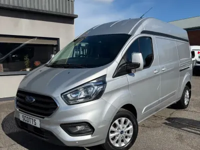 Usado Ford Transit Custom Limited 130 CV (95 kW) 2023 Plateado Van