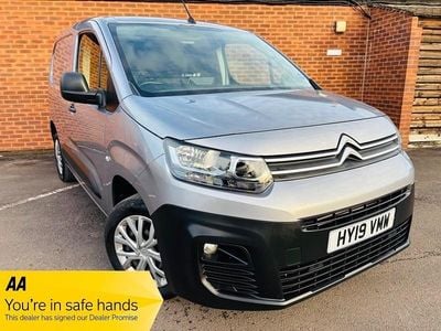 Used Citroën Berlingo Start 100 HP (73 kW) 2019 Grey MPV