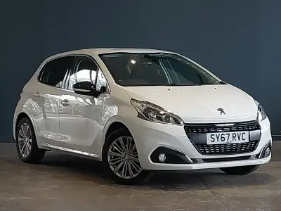 Used Peugeot 208 Allure 82 HP (60 kW) 2017 White Hatchback
