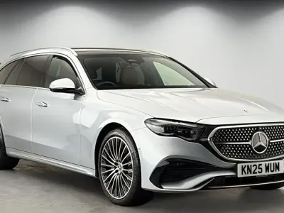 Usado Mercedes E300 AMG line 82 HP (60 kW) 2023 Prateado Carrinha