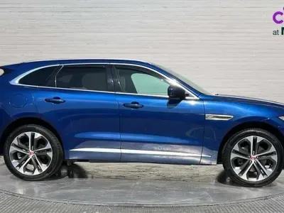 Begagnad Jaguar F-Pace R-Dynamic 204 HK (150 kW) 2022 Blå SUV