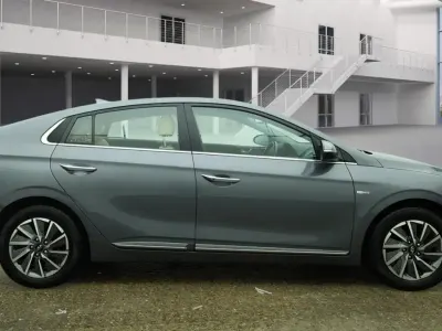 Begagnad Hyundai Ioniq Premium 100 kW (136 HK) 2020 Grå Halvkombi