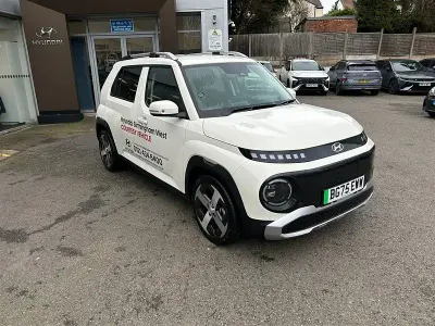 Usado Hyundai Inster 84 kW (115 CV) 2025 Beige Utilitario
