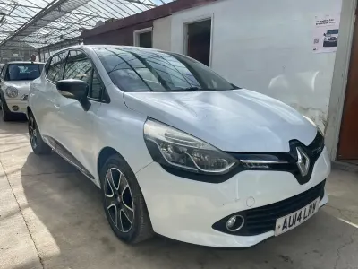Used Renault Clio Dynamique 75 HP (55 kW) 2014 White Hatchback