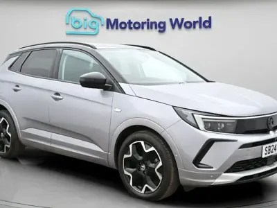 Second-hand Vauxhall Grandland X Ultimate 131 CP (96 kW) 2024 Gri SUV