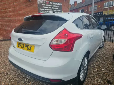 Used Ford Focus Zetec 2013 White Hatchback