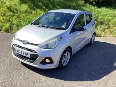 Usado Hyundai i10 67 HP (49 kW) 2015 Prateado Citadino