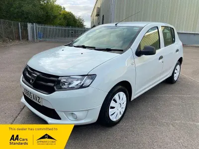 Used Dacia Sandero Ambiance 75 HP (55 kW) 2015 White Hatchback