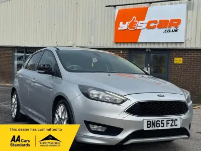 Używany Ford Focus Zetec 2015 Srebrny Hatchback