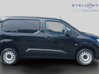 Begagnad Peugeot Partner S 101 HK (74 kW) 2024 Svart Minibuss