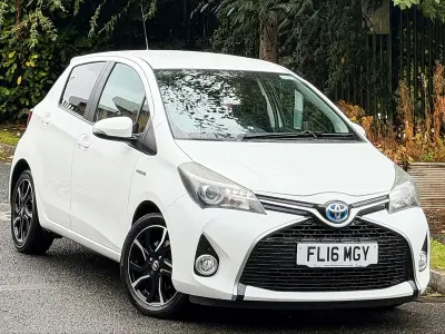 Used Toyota Yaris Design 100 HP (73 kW) 2016 White Hatchback
