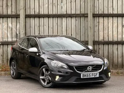 Used Volvo V40 R-Design 120 HP (88 kW) 2015 Black Hatchback