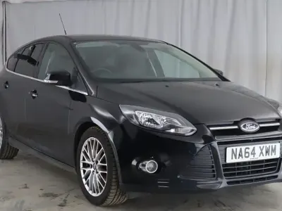 Usado Ford Focus Zetec 125 HP (91 kW) 2014 Preto Citadino