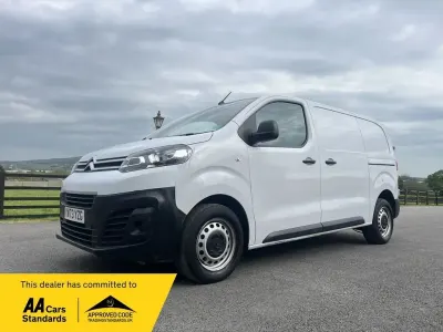 Begagnad Citroën Dispatch 2023 Vit Minibuss