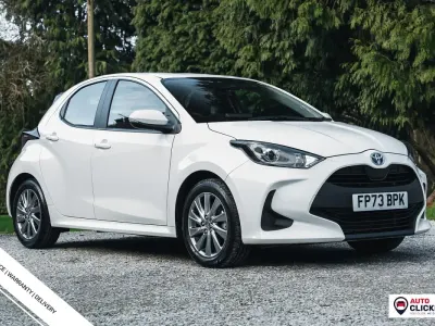 Used Toyota Yaris Hybrid 116 HP (85 kW) 2023 White Hatchback