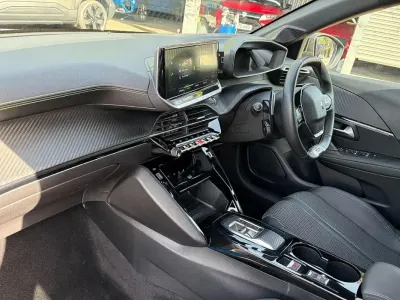 Używany Peugeot 208 GT 129 KM (94 kW) 2023 Niebieski Hatchback
