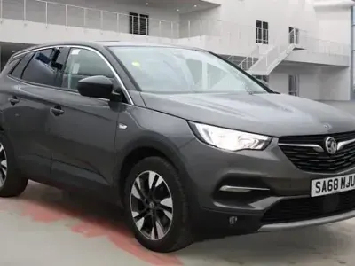 Używany Vauxhall Grandland X Sport 130 KM (95 kW) 2018 Szary SUV