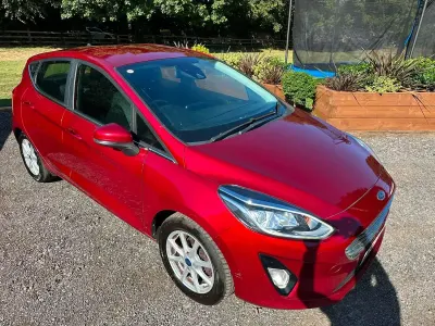Used Ford Fiesta Zetec 83 HP (61 kW) 2017 Red Hatchback