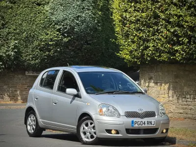 Used Toyota Yaris 86 HP (63 kW) 2004 Silver Hatchback