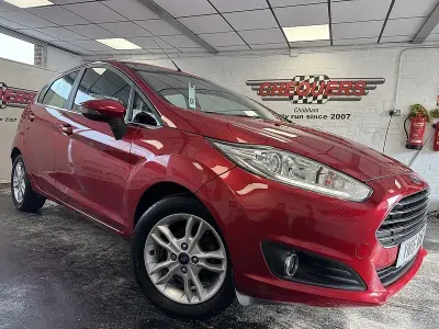 Usado Ford Fiesta Zetec 2016 Vermelho Citadino