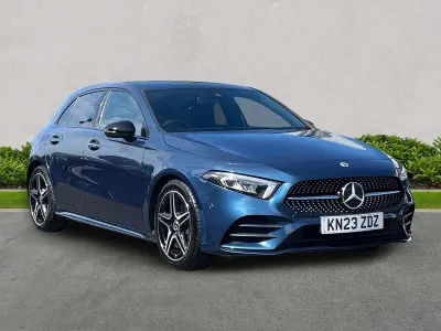 Używany Mercedes A200 AMG Line Premium 2023 Niebieski Hatchback