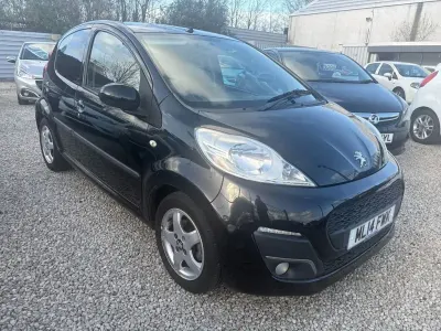 Begagnad Peugeot 107 Allure 68 HK (50 kW) 2014 Svart Halvkombi