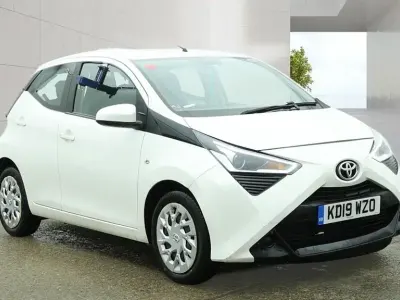 Used Toyota Aygo X-play 72 HP (52 kW) 2019 White Hatchback