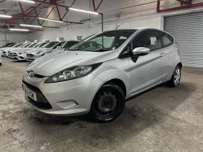 Second-hand Ford Fiesta 82 CP (60 kW) 2011 Argintiu Hatchback