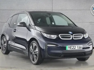 Begagnad BMW i3 Comfort Edition 125 kW (170 HK) 2022 Blå Halvkombi