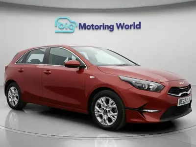 Używany Kia Ceed 118 KM (86 kW) 2022 Czerwony Hatchback