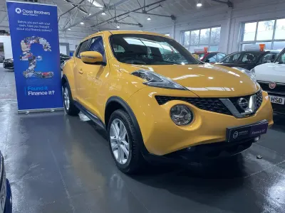 Used Nissan Juke N-Connecta 115 HP (84 kW) 2016 Yellow SUV