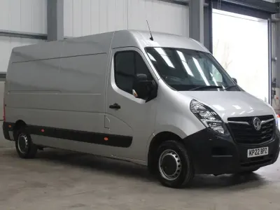 Usado Vauxhall Movano Edition 135 CV (99 kW) 2022 Plateado