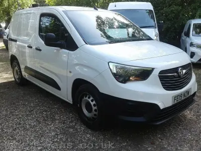 Used Vauxhall Combo Edition 100 HP (73 kW) 2019 White MPV