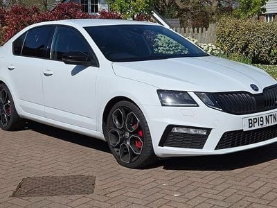 Begagnad Skoda Octavia vRS 245 HK (180 kW) 2019 Vit Halvkombi