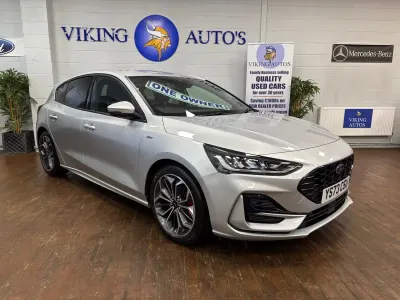 Używany Ford Focus ST-Line X 2023 Srebrny Hatchback
