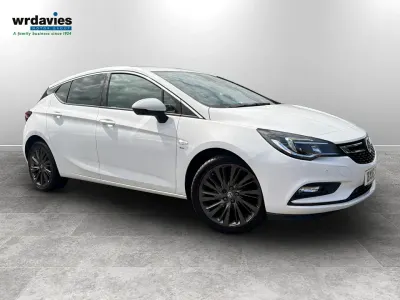 Used Vauxhall Astra SRi 150 HP (110 kW) 2016 White Hatchback