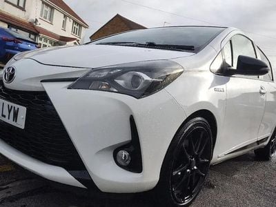 Used Toyota Yaris Hybrid Sport 101 HP (74 kW) 2019 White Hatchback
