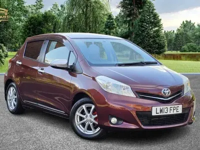 Begagnad Toyota Yaris 69 HK (50 kW) 2013 Brun Halvkombi