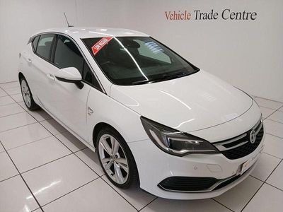 Used Vauxhall Astra SRi 150 HP (110 kW) 2017 White Hatchback