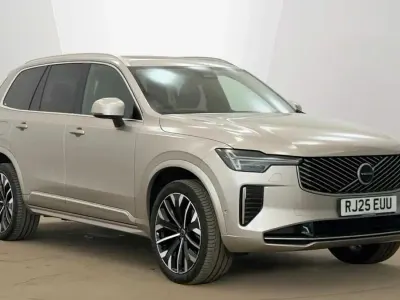 Usado Volvo XC90 Ultra 250 HP (183 kW) 2025 Dourado SUV