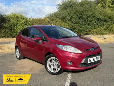 Used Ford Fiesta Zetec 81 HP (59 kW) 2012 Red Hatchback