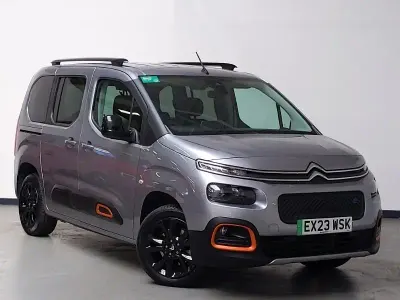 Używany Citroën Berlingo XTR 100 kW (136 KM) 2023 Szary Minivan