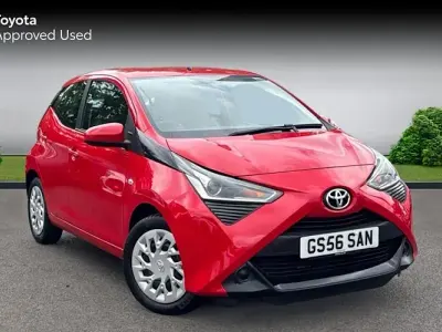 Gebraucht Toyota Aygo X-play 72 PS (52 kW) 2020 Rot Kleinwagen